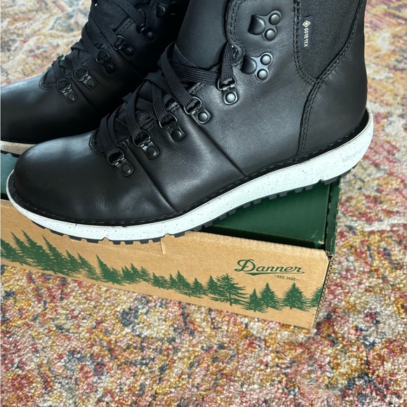 Danner Men’s hiking boots black 8.5 main image 4